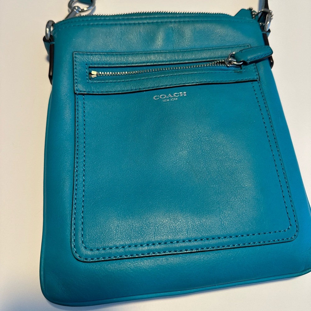 AUTHENTIC COACH PURSE / CROSSSBODY